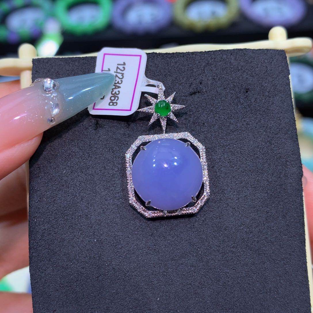 翡翠18K金镶嵌颈饰翡翠