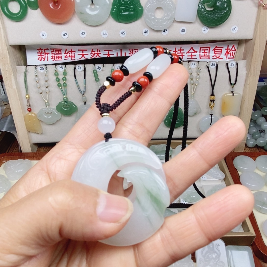 ღ***꧂石英质玉（天山翠）合金颈饰