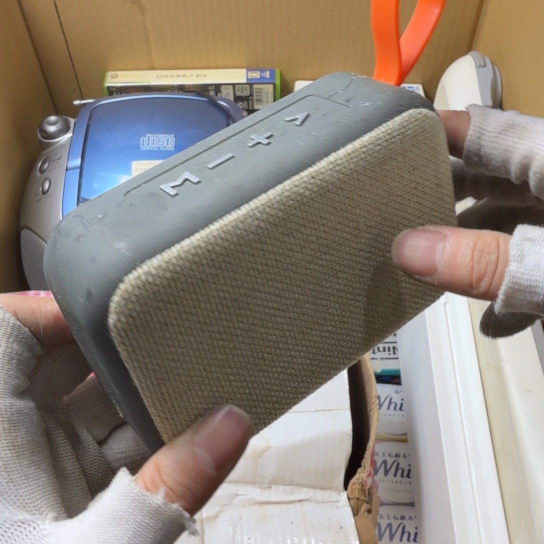 独**楂中古商品，瑕疵品，不保好坏。897