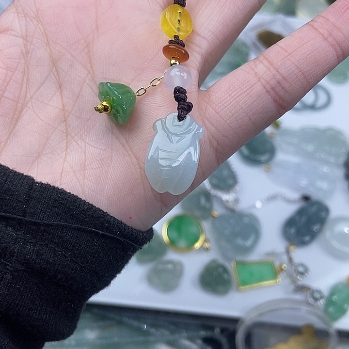 翡翠颈饰未镶嵌吊坠