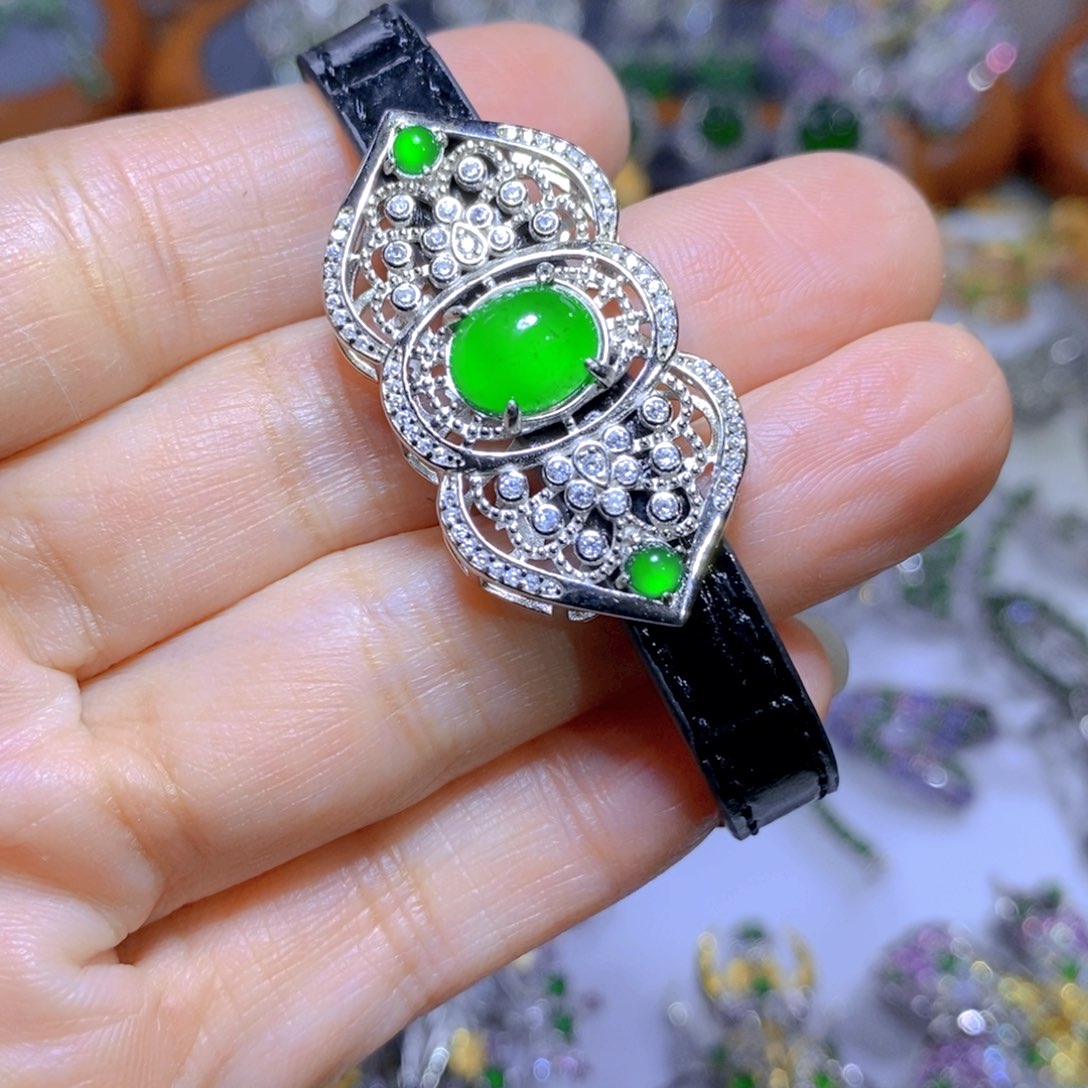 翡翠颈饰银S925镶嵌天然翡翠