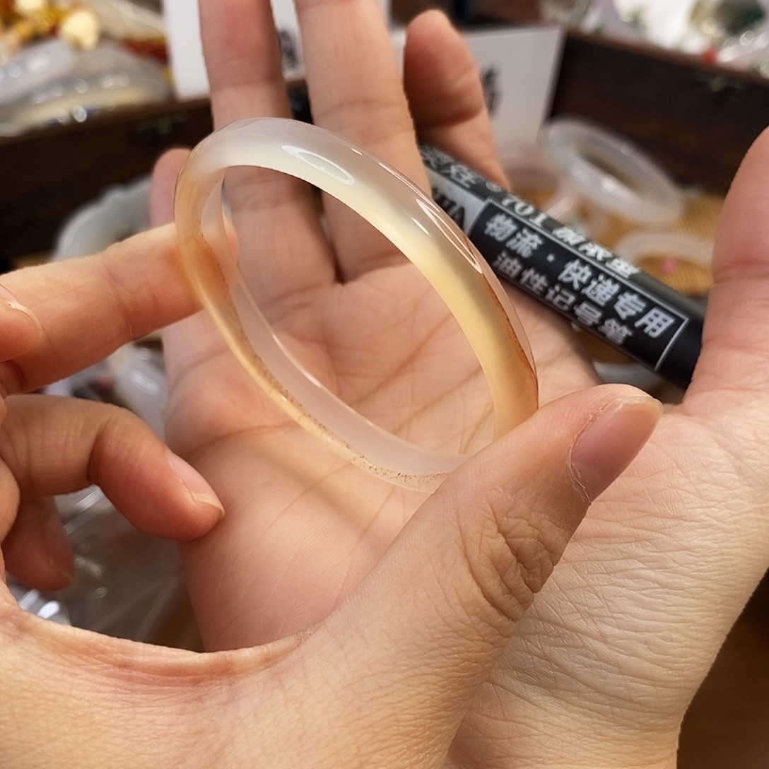 玛瑙/玉髓未镶嵌手镯C144。52.9圈