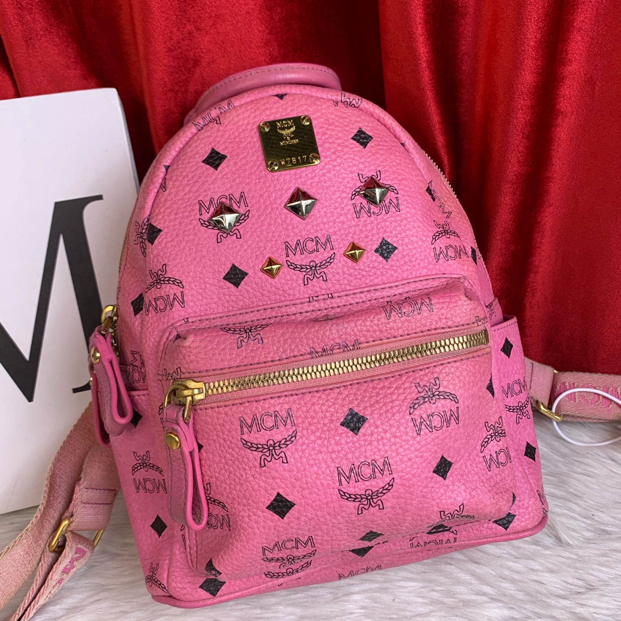 95新 MCM 粉色双肩包/EE09520127/0127/瑕