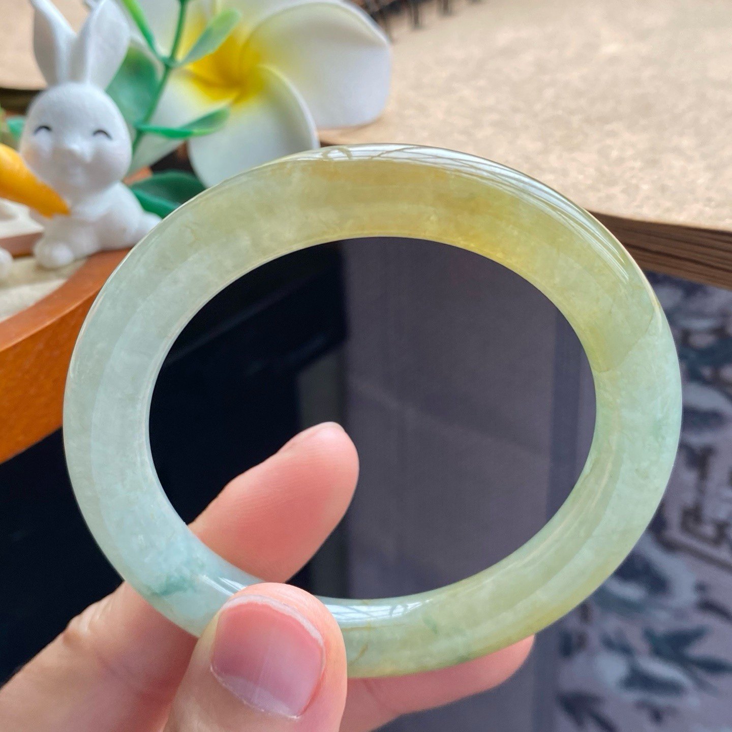 323盘2216号52.9-9.8-9.4！圆条！它的黄带点古朴风雅的翡翠手镯