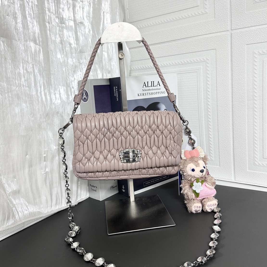 95新 MIU MIU/缪缪 95新奶茶粉小号褶皱元宝手提斜挎包