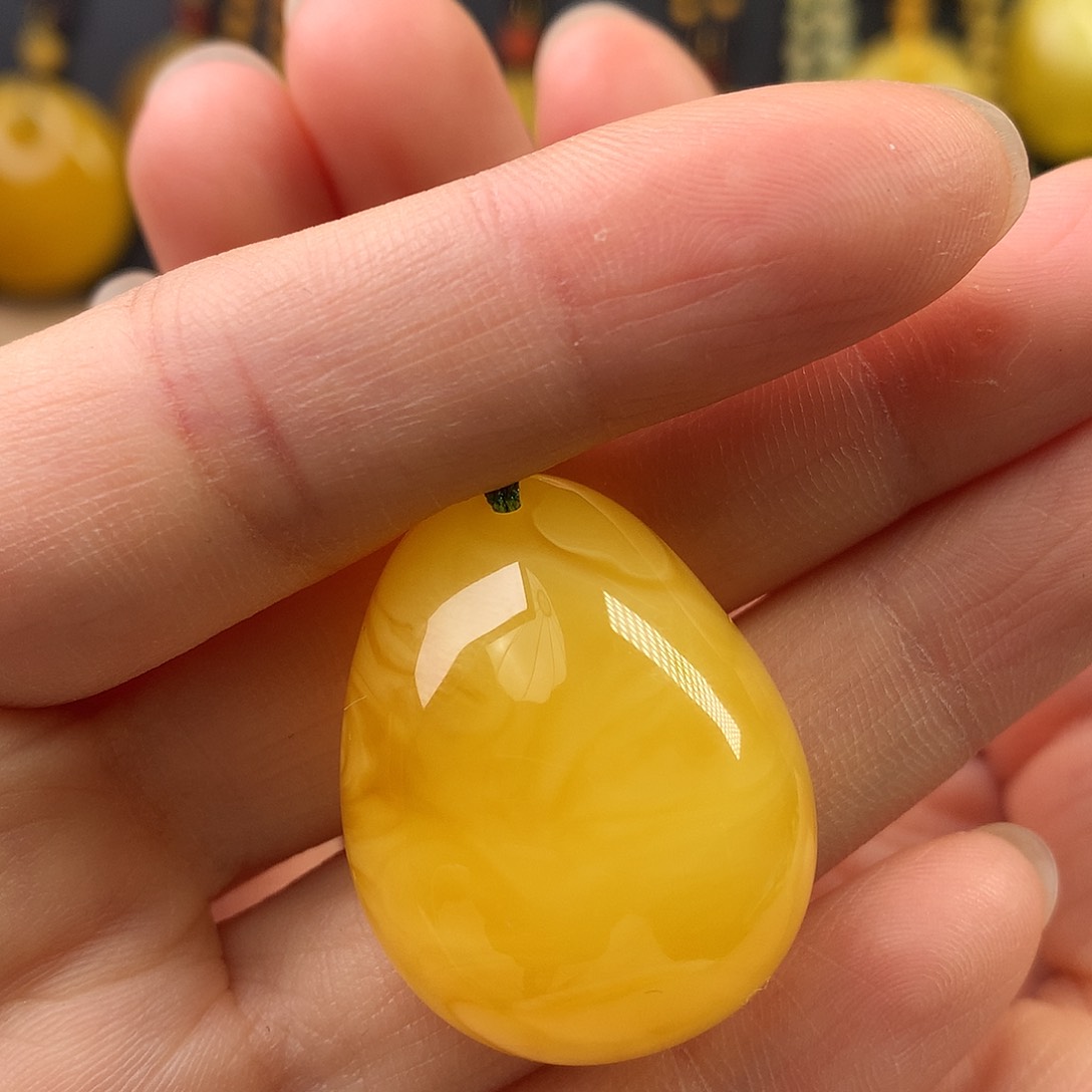琥珀裸石未镶嵌吊坠