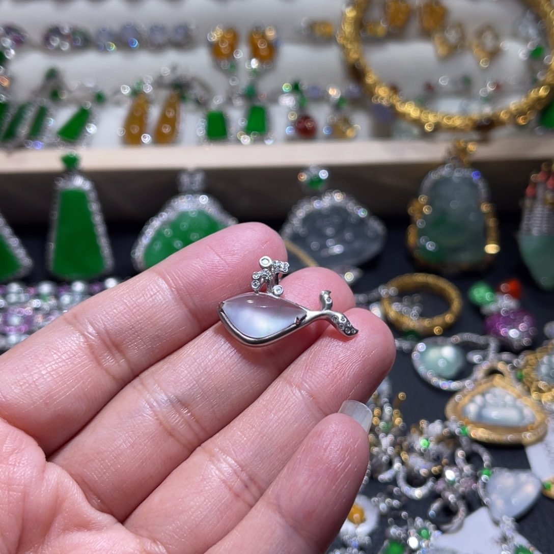 翡翠吊坠(不含链)18K金镶嵌