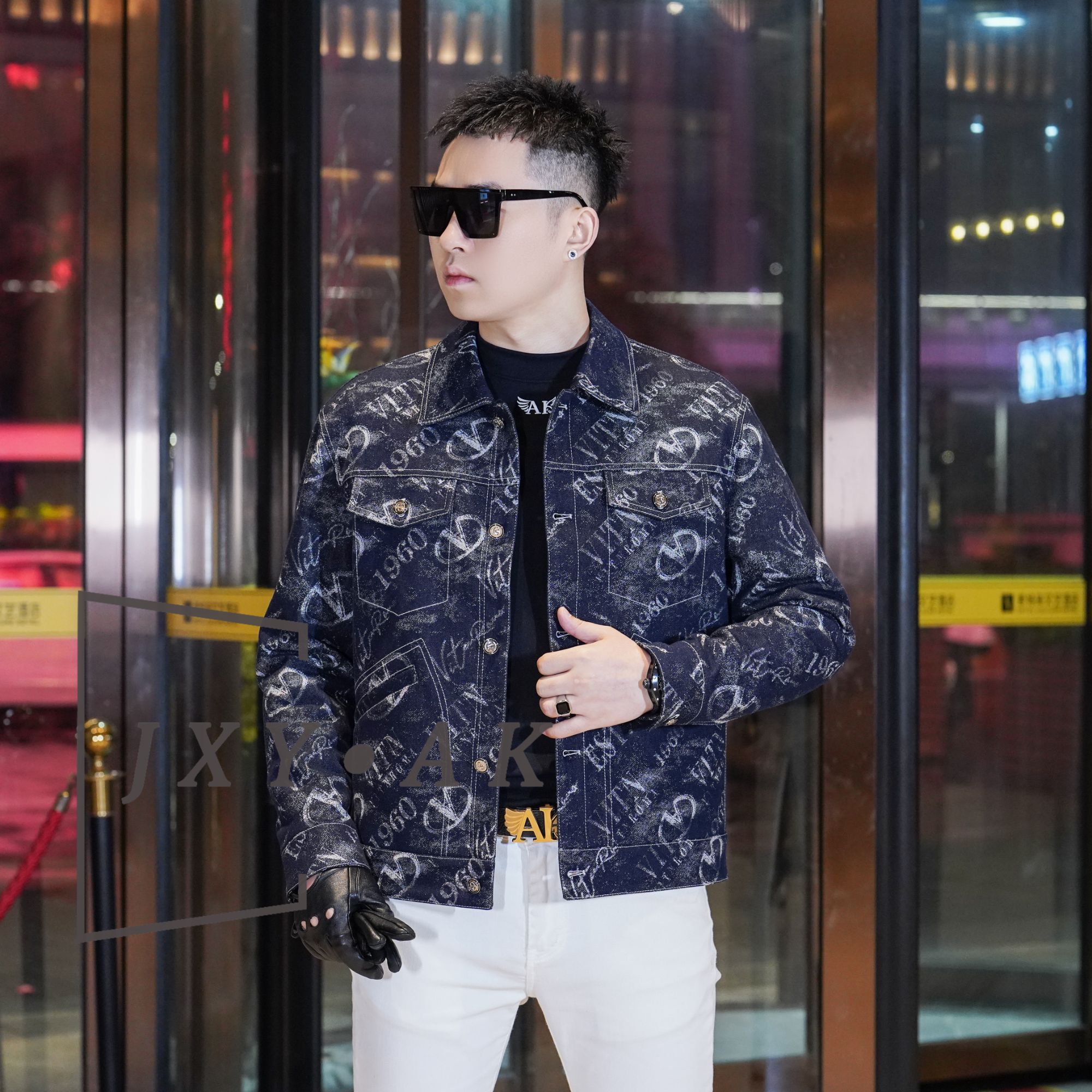 2025冬季新款男士潮流牛仔风翻领短款外套字母设计鸭绒保暖夹克