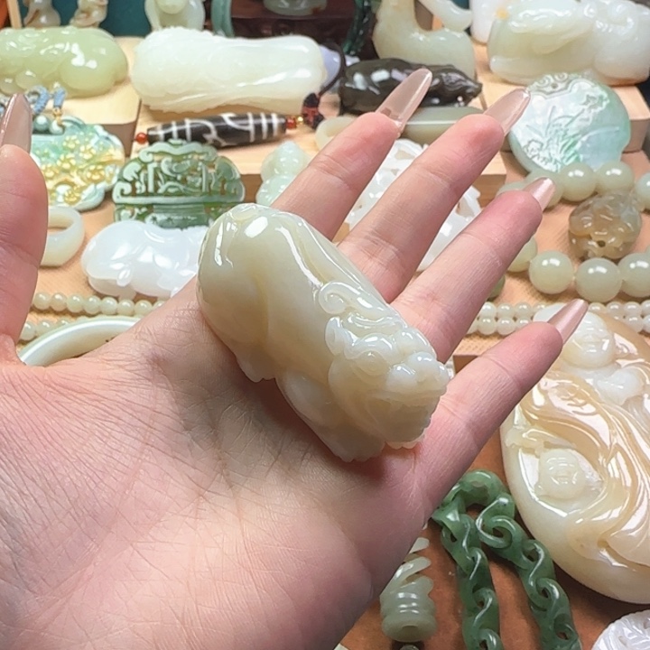 和田玉颈饰未镶嵌瑞****）