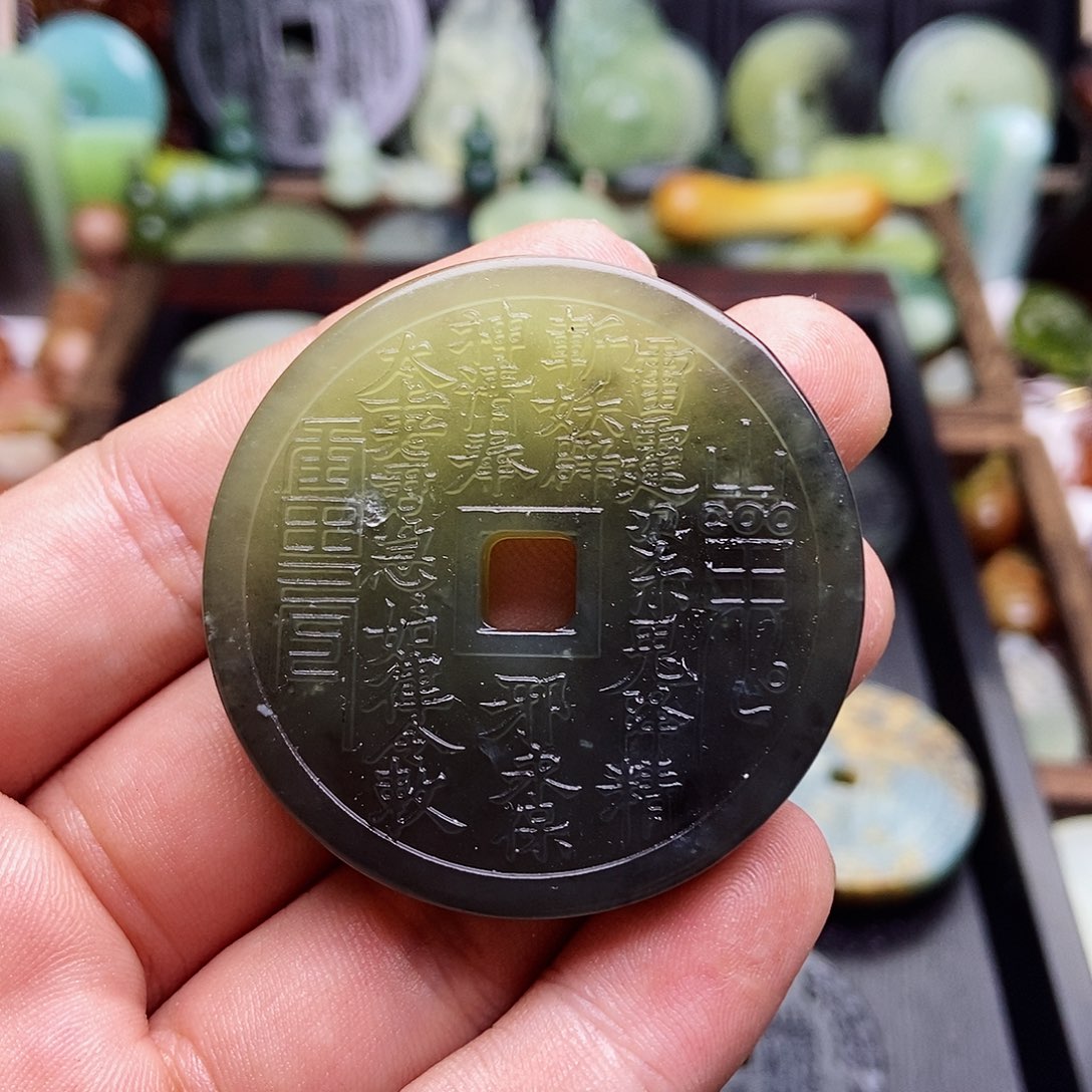 蛇纹石玉挂件未镶嵌