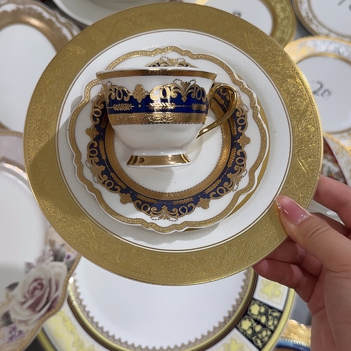 武***武瓷4个7.5英寸平盘1套迷你杯蓝金