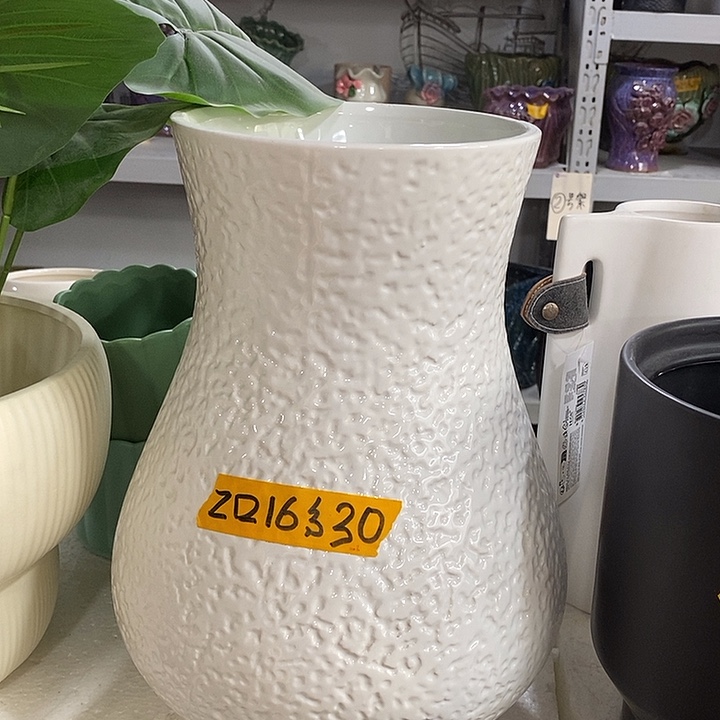 陶瓷花盆有孔 瑕疵介意勿拍 