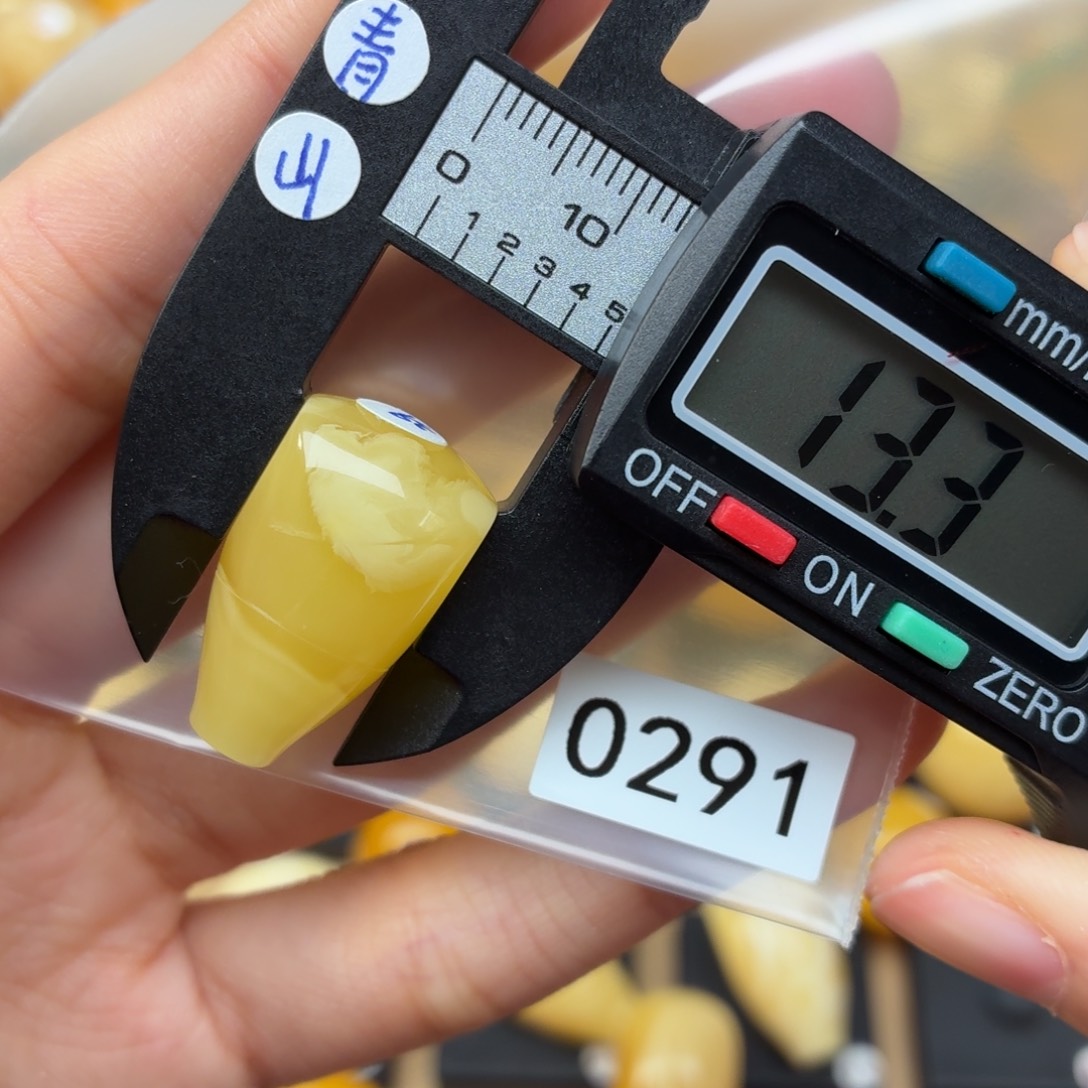 静***福蜜蜡未镶嵌裸石蜜蜡微瑕