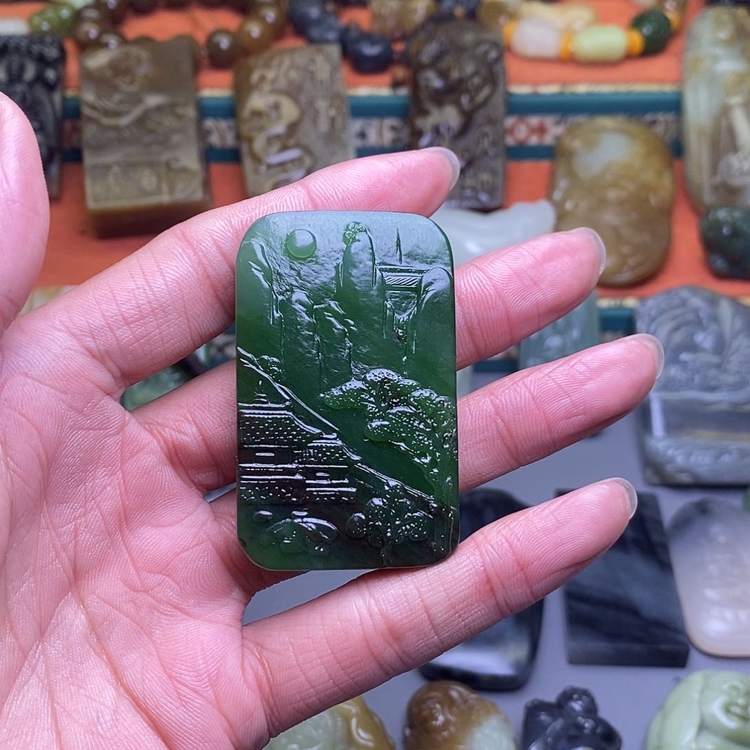 和田玉颈饰未镶嵌逃