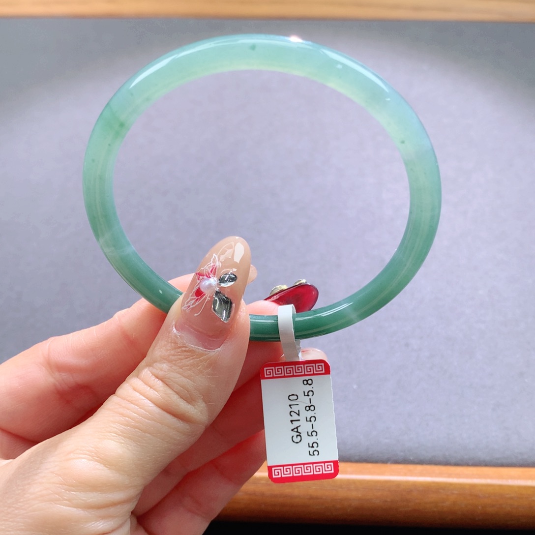 翡翠手镯未镶嵌天然翡翠手镯叮当镯