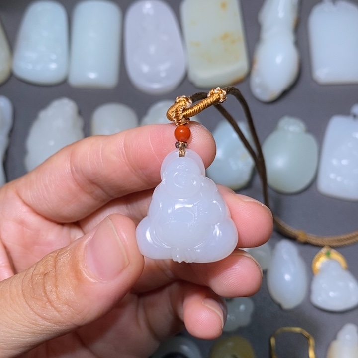 颈饰未镶嵌和田玉（糖玉）