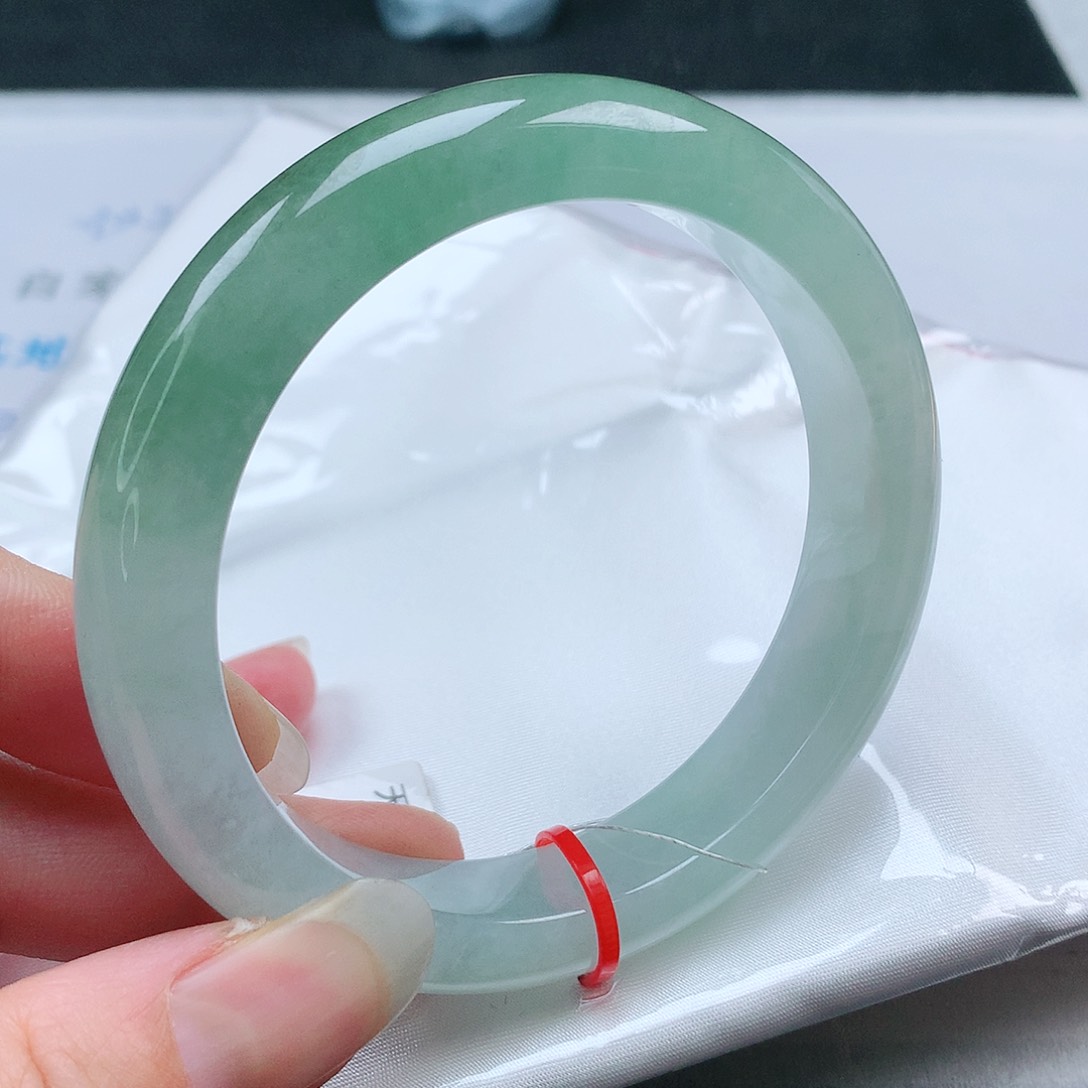 翡翠手镯未镶嵌60+圈