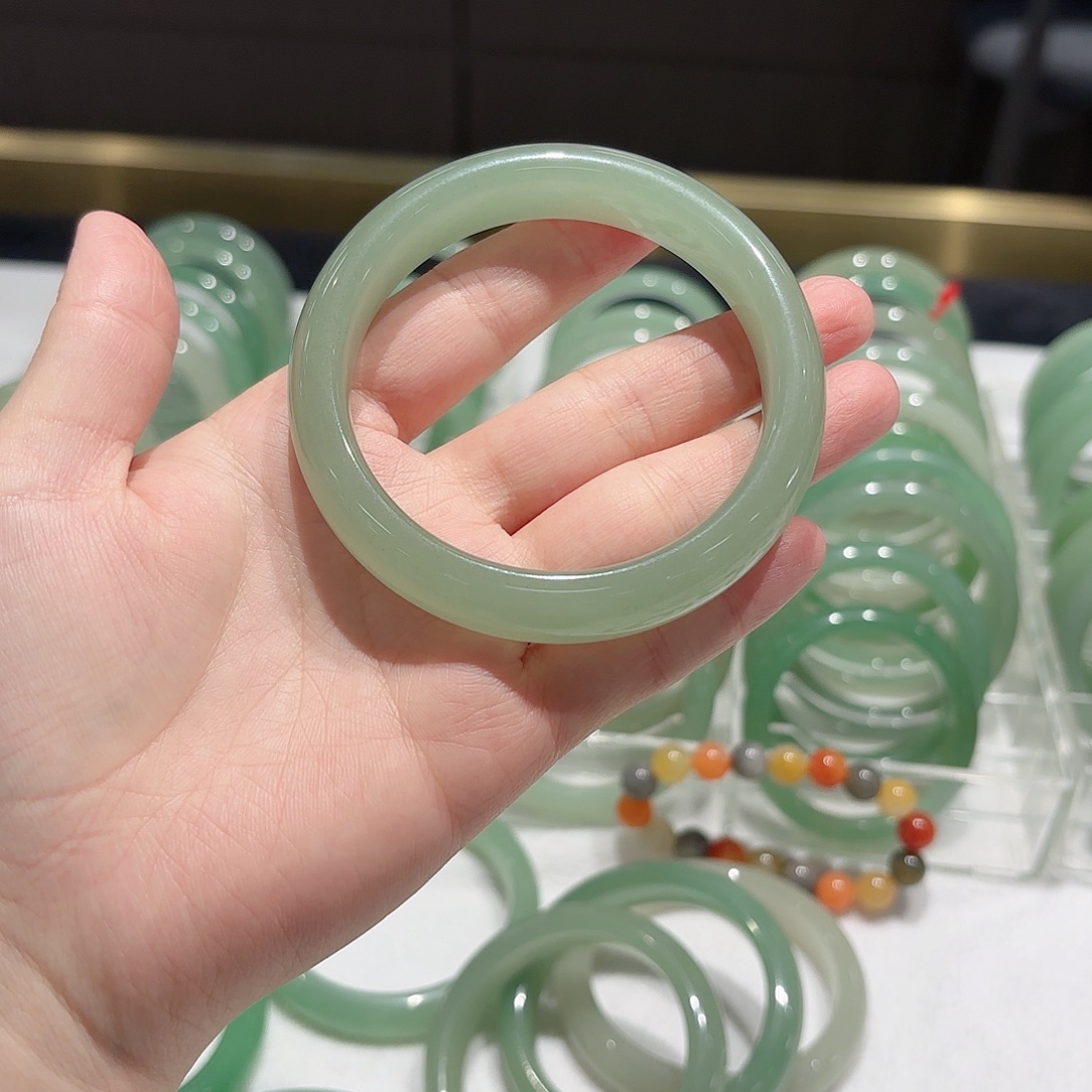 东陵石未镶嵌手镯