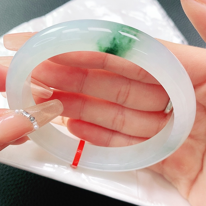 翡翠手镯未镶嵌56圈