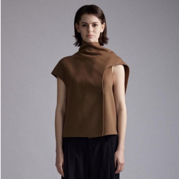 【顾文婷推荐】ELVIS.CHEUNG蒋云 围脖式不对称袖子背心 E2K09002AA