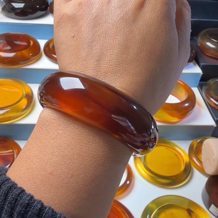 琥珀未镶嵌手镯中宽紫红蜜手镯