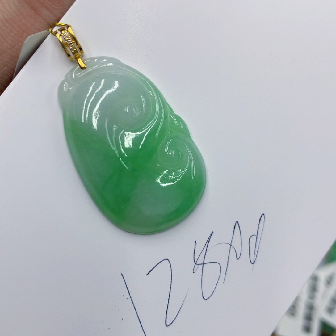 翡翠颈饰18K金镶嵌翡翠