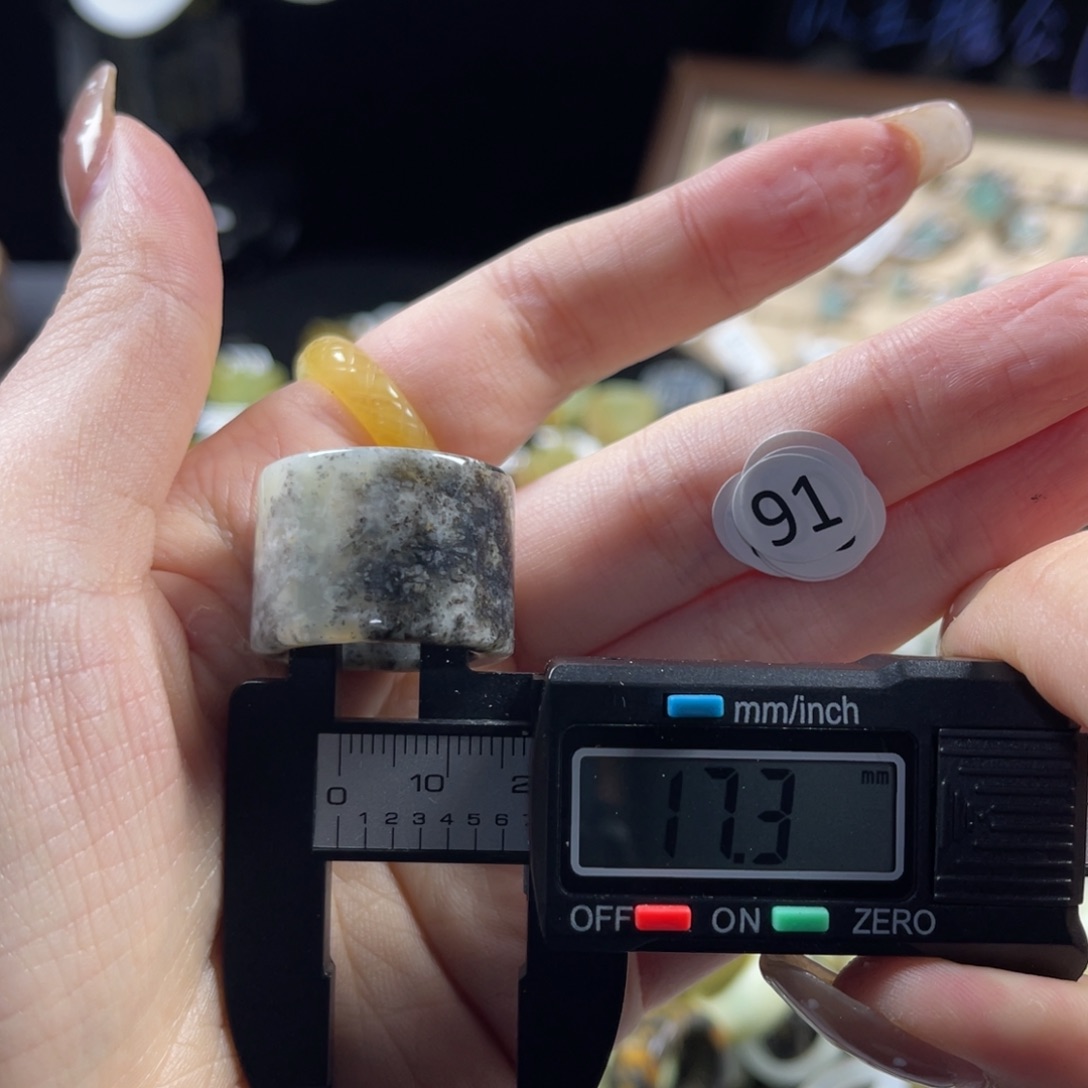 蛇纹石玉未镶嵌戒指