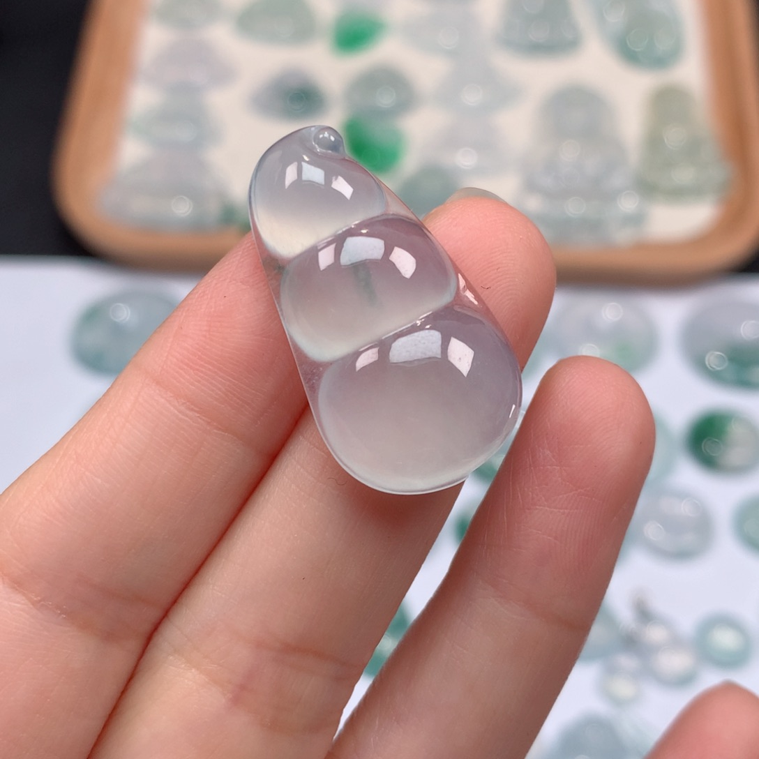 翡翠颈饰未镶嵌冰种飘花福豆