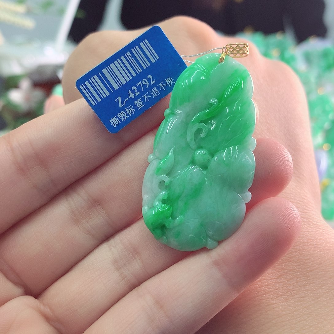 翡翠吊坠(不含链)18K金镶嵌