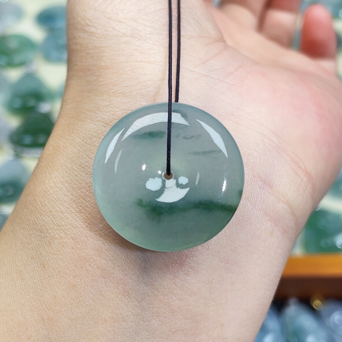 翡翠颈饰未镶嵌吊坠