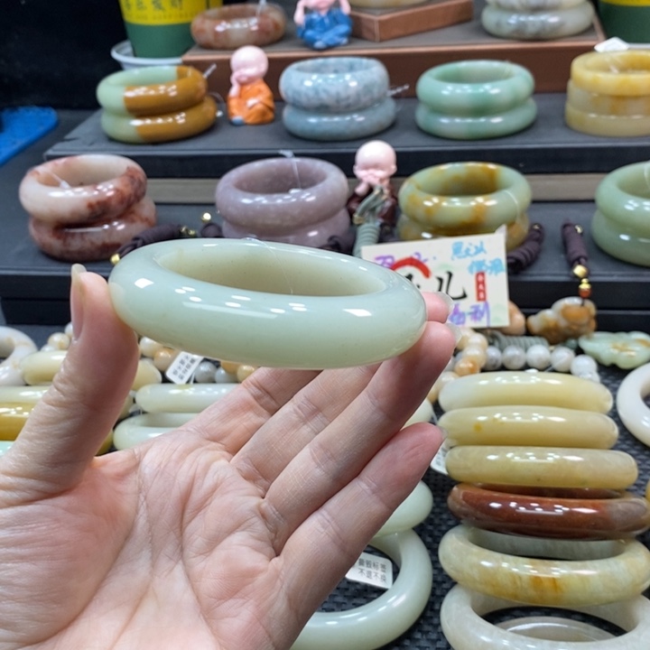 未镶嵌手镯石英岩玉