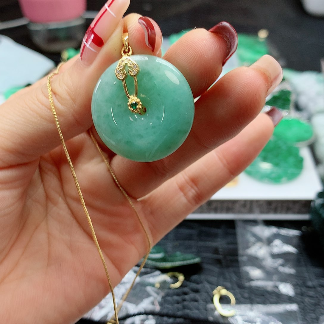 【闪购商品】翡翠吊坠(赠链)合金