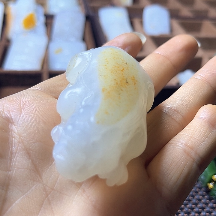 颈饰未镶嵌和田玉（糖玉）