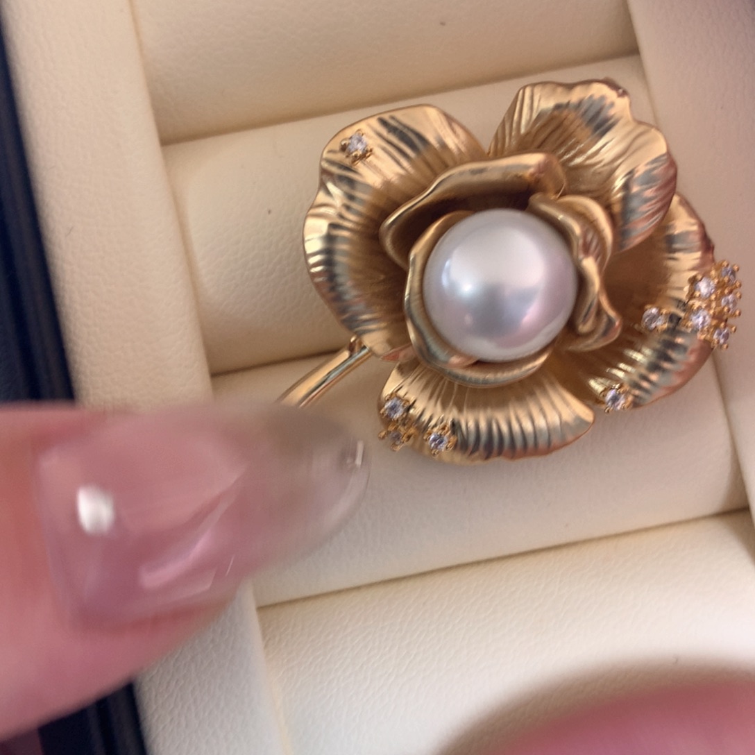 未镶嵌胸饰海水珍珠