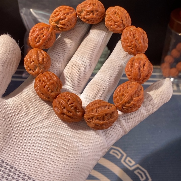 文玩核桃手串…………50