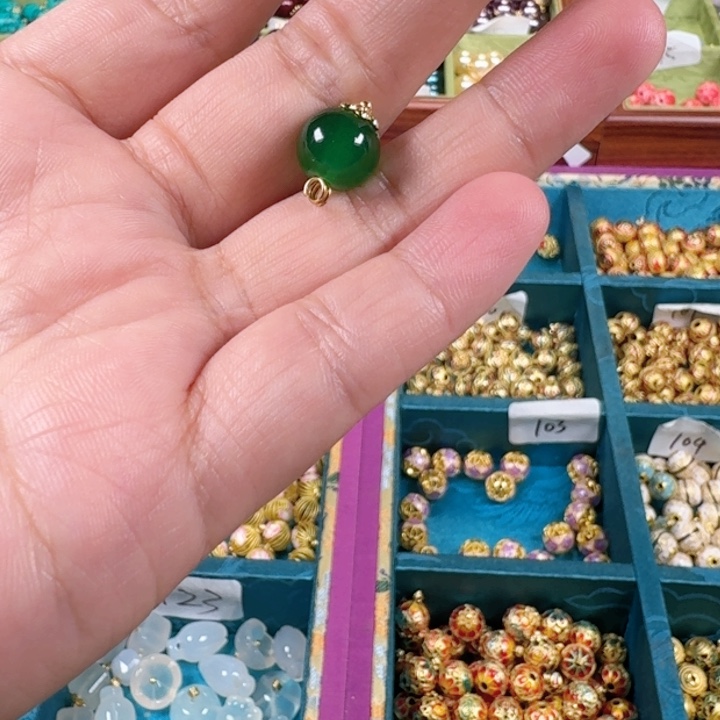 非遗传承手工圆珠扣