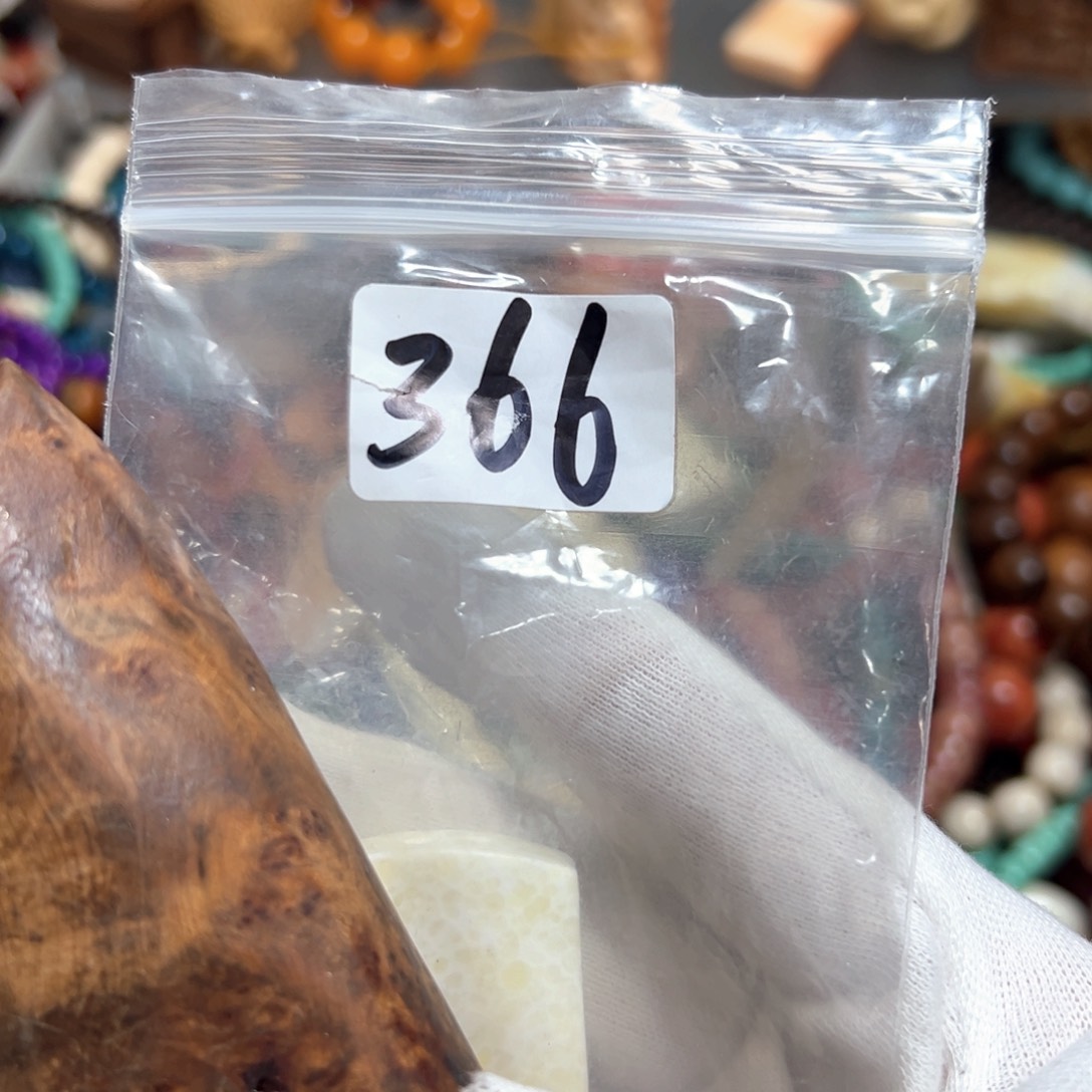 非洲檀香无事牌手把件