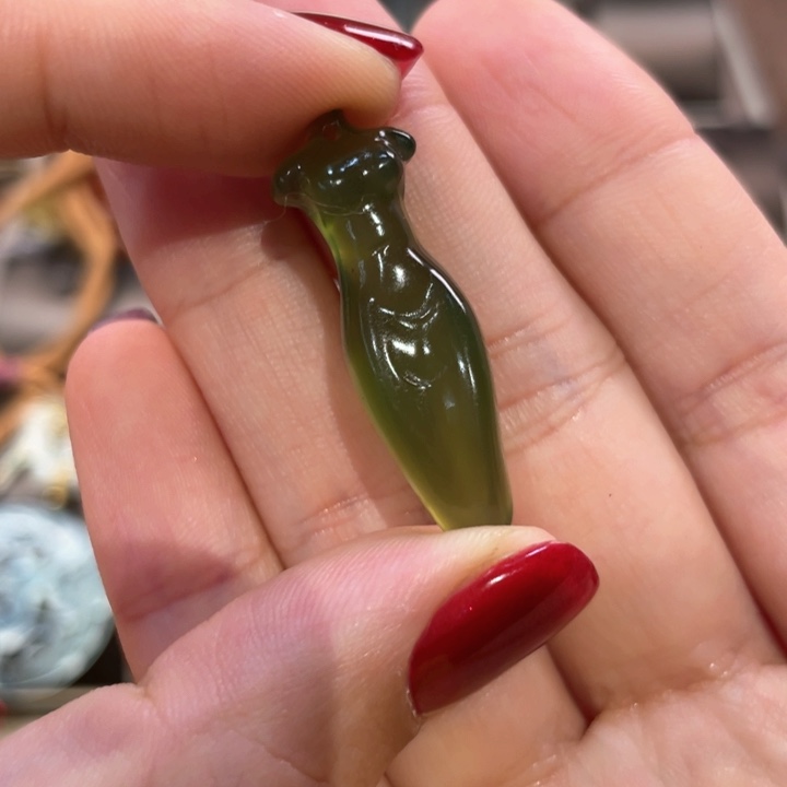 蛇纹石玉颈饰未镶嵌