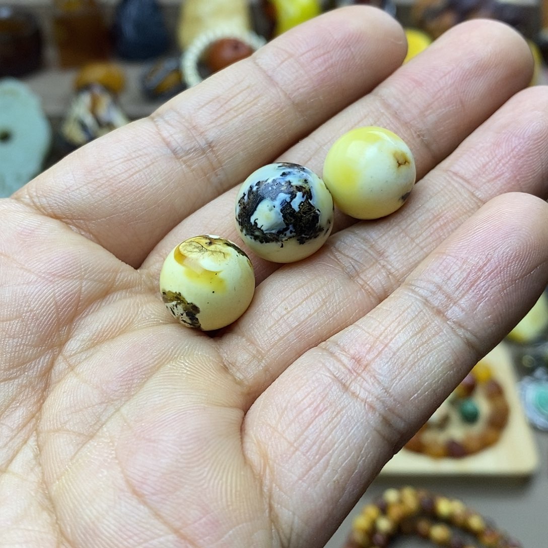 朴***爷琥珀未镶嵌颈饰奥利奥琥珀圆珠