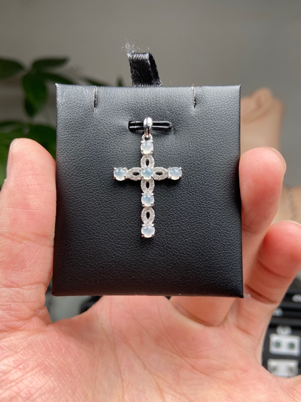 S925银镶嵌天然A货翡翠吊坠