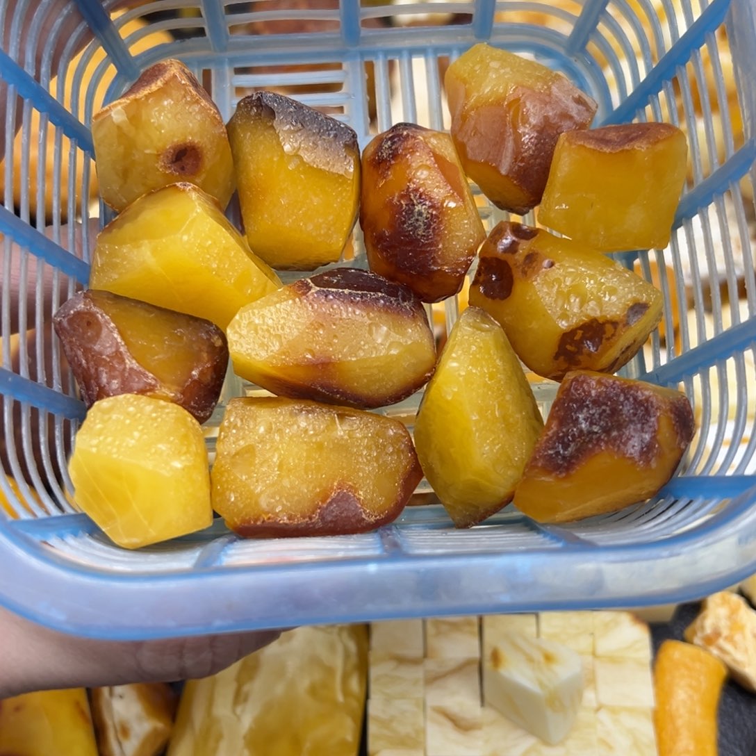 定制琥珀未镶嵌阿**?蜜蜡