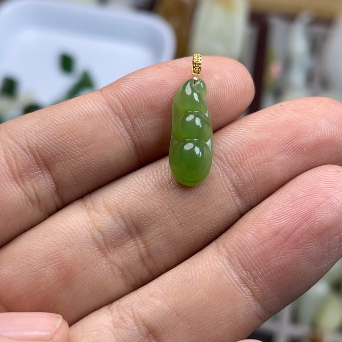 我***方和田玉未镶嵌颈饰