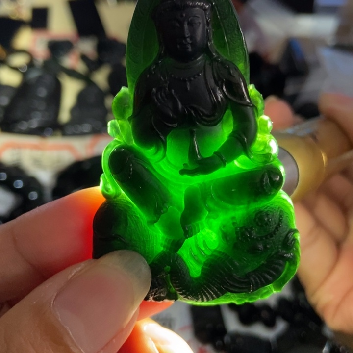 翡翠未镶嵌颈饰墨翠普贤