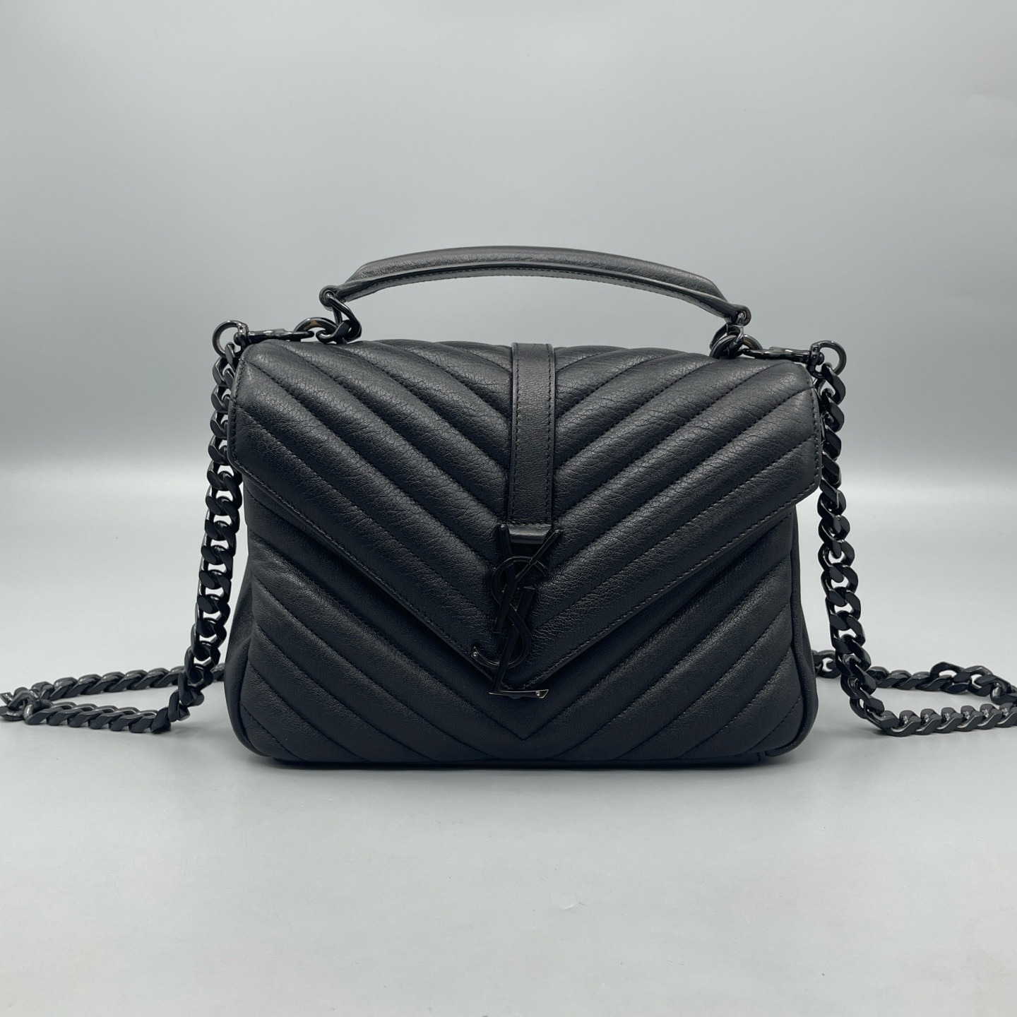 95新 YSL/圣罗兰 YSL 全皮V纹邮差手提斜挎包 尺寸23*17 A3519