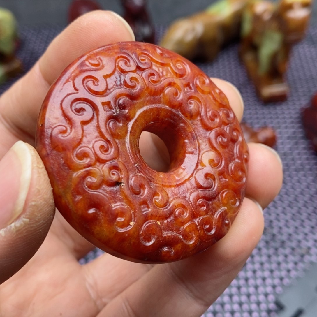 蛇纹石玉颈饰未镶嵌