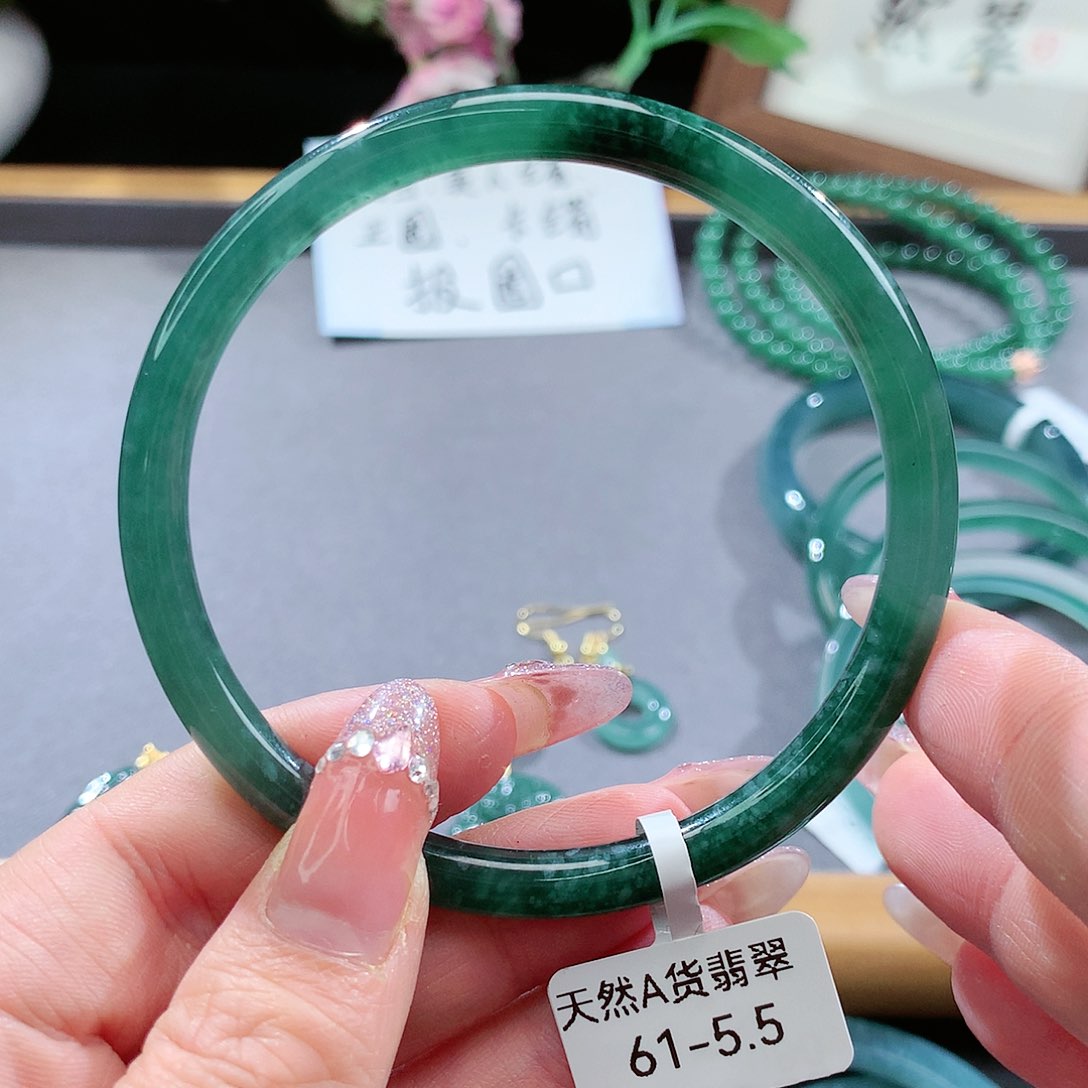 翡翠手镯（圆镯）未镶嵌