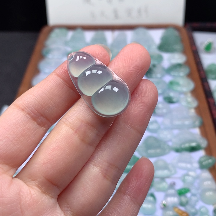 颈饰未镶嵌翡翠冰种福豆