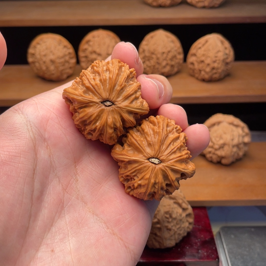 文玩核桃把件39.8边肚原装山地红皮正磨