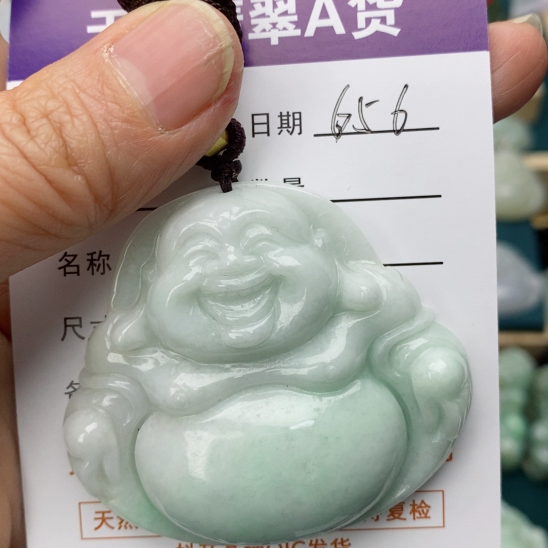 翡翠颈饰未镶嵌佛公
