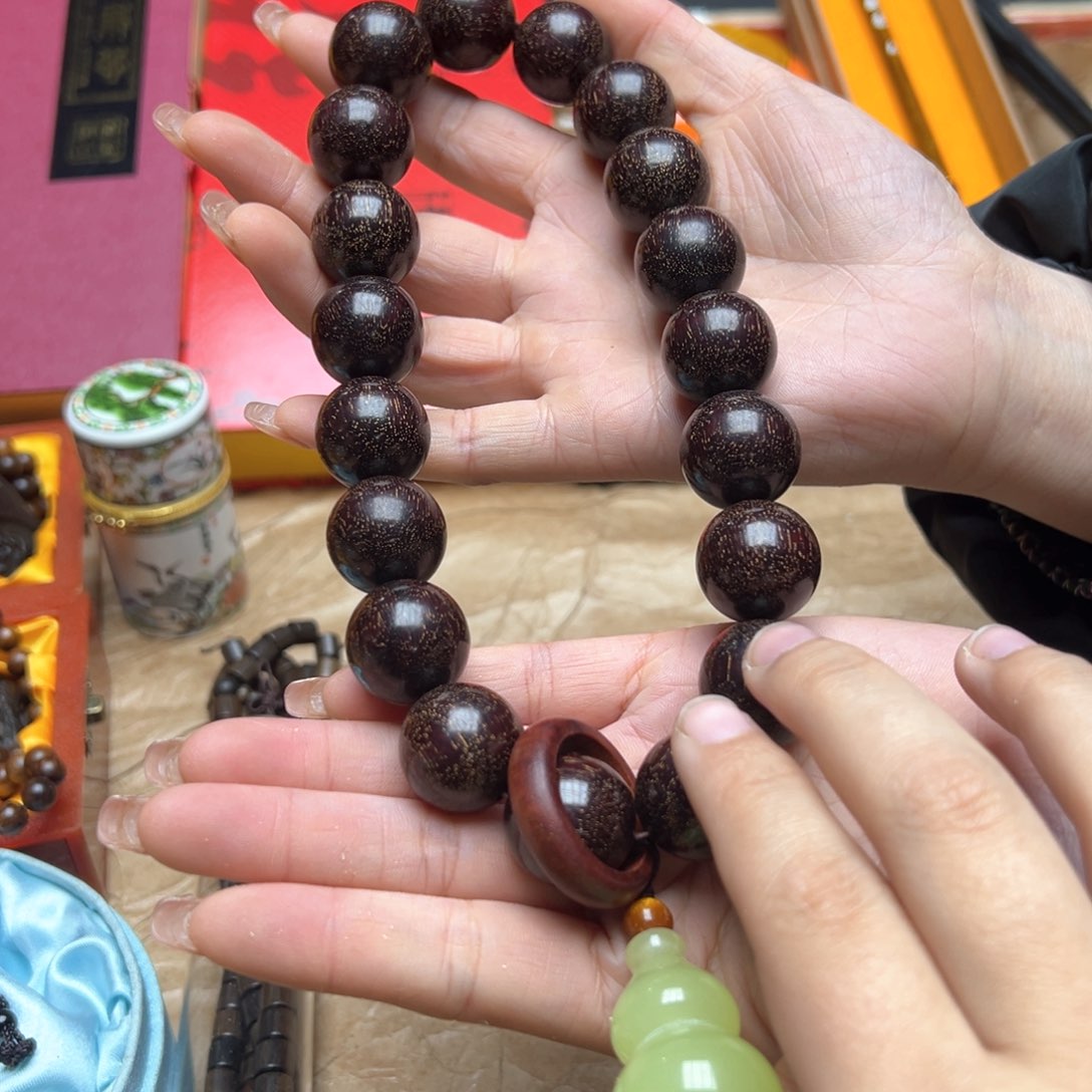 大叶紫檀（黑酸枝木类）